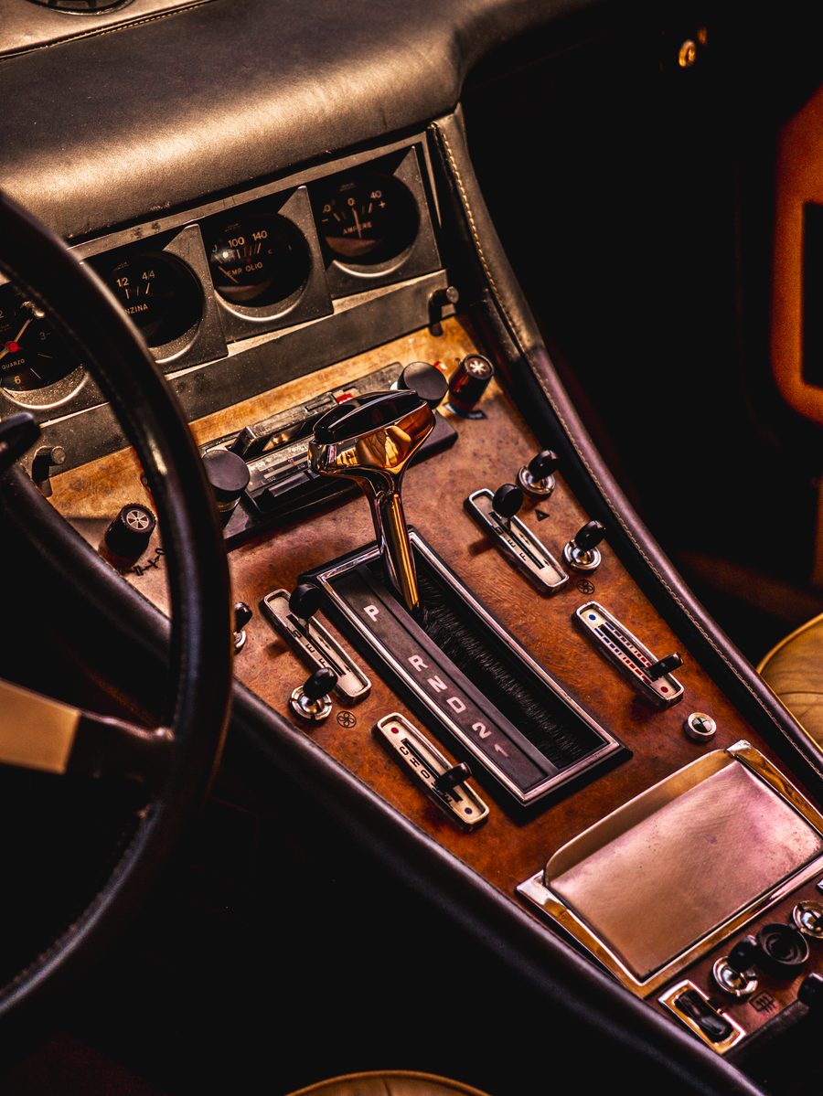 Volant et compteurs d'une Porsche